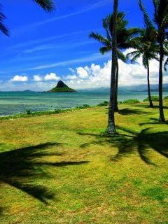 Chinaman's Hat, Oahu, Hawaii.jpg